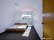 Casă / Vilă cu 5 camere de vânzare 