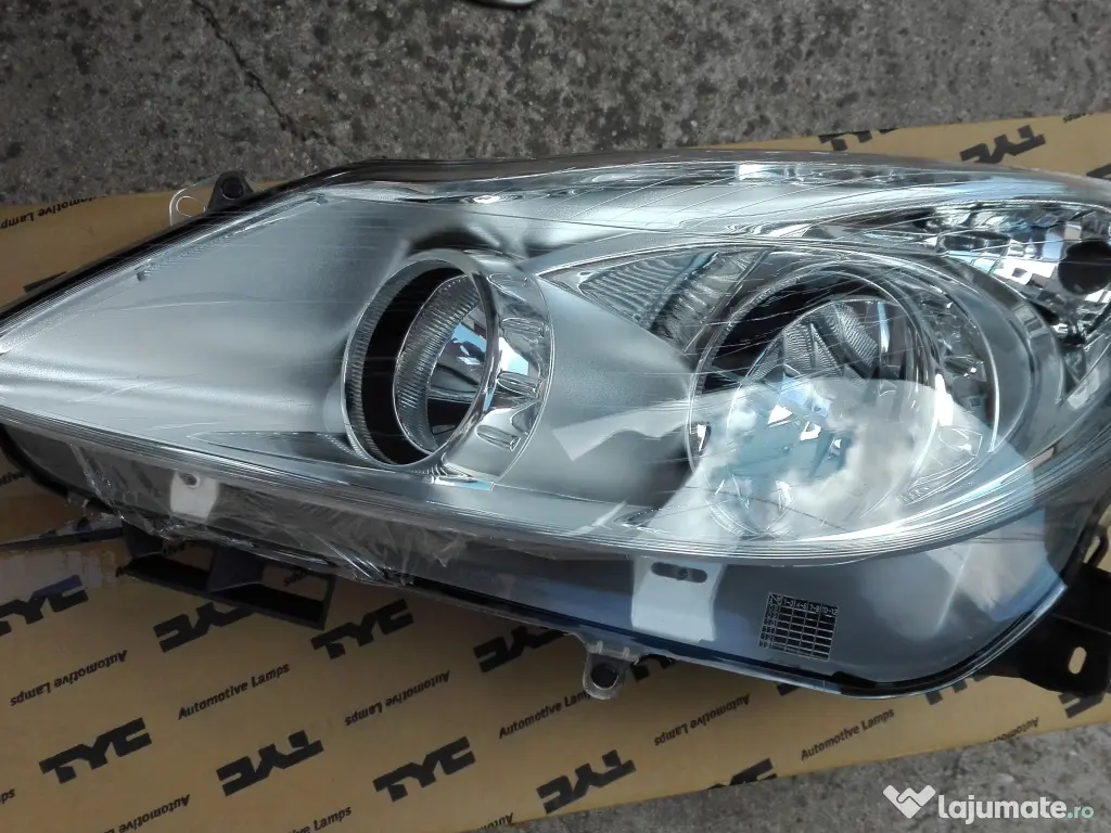 Far Opel Corsa D stanga NOU