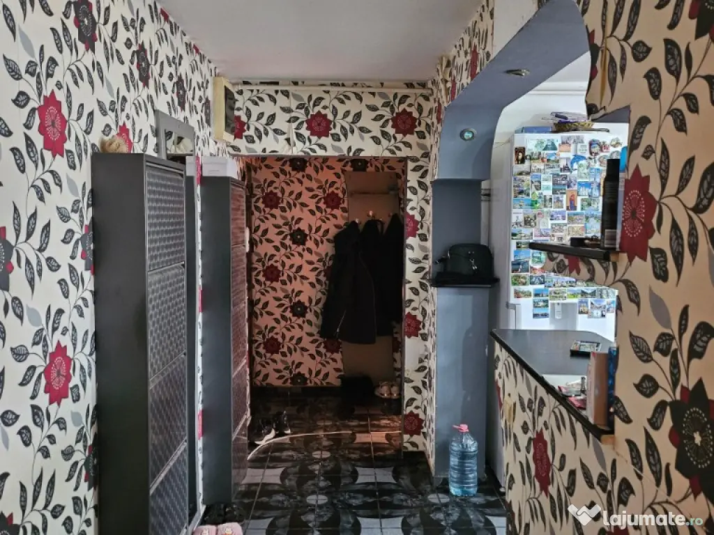 Apartament cu 3 camere ~ zona Brosteni / Colegiu ~ etaj 3 din 4