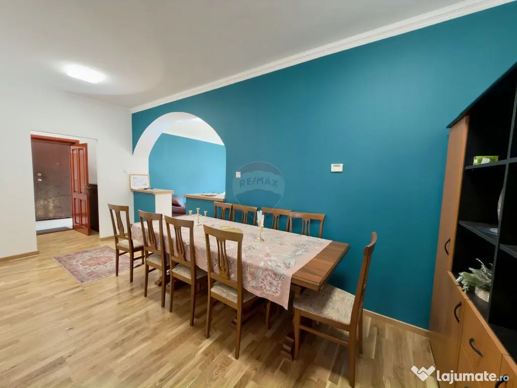 Casă / Vilă 8 camare cartier Beverly Hills Sanmartin