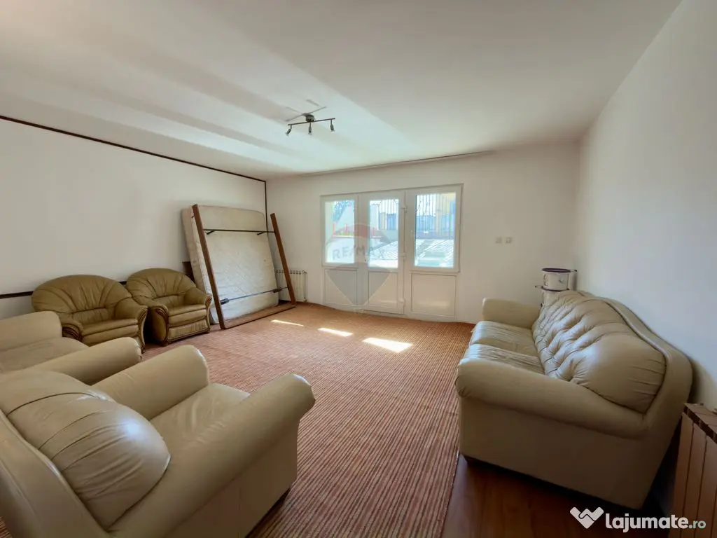 Casă / Vilă 8 camare cartier Beverly Hills Sanmartin