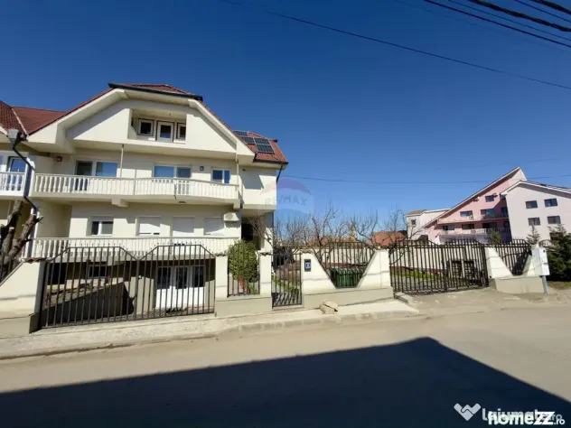 Casă / Vilă 8 camare cartier Beverly Hills Sanmartin