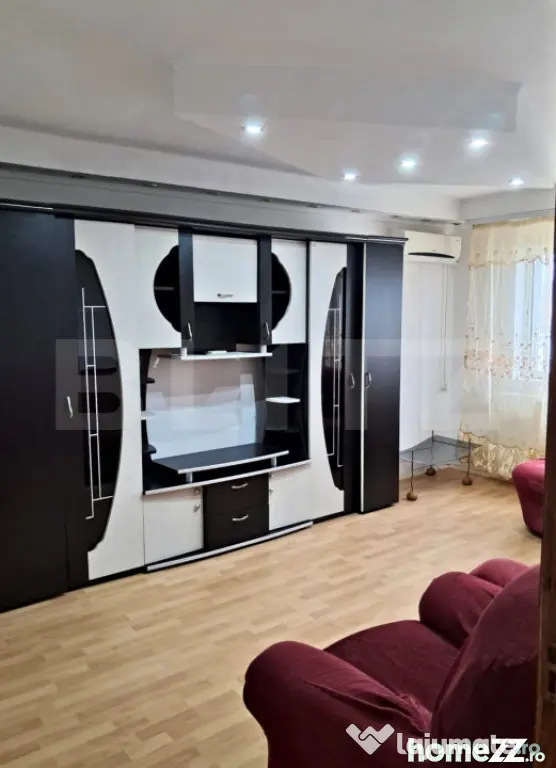 Apartament 2 camere decomandat cu balcon – zonă centrală