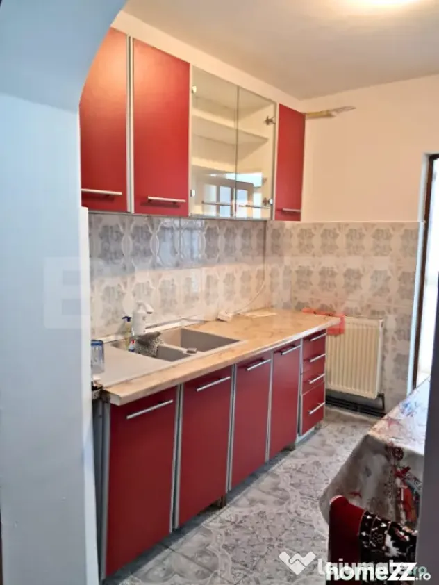 Apartament 2 camere decomandat cu balcon – zonă centrală