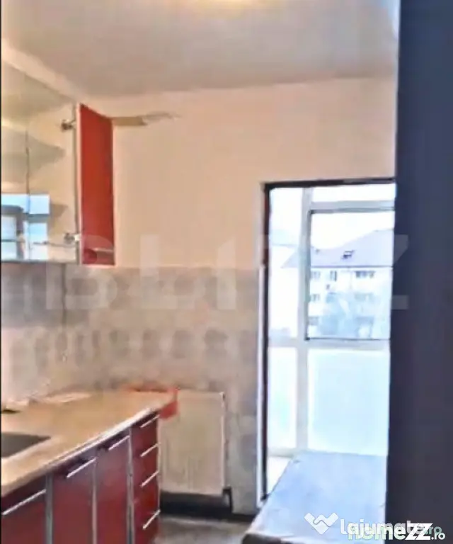 Apartament 2 camere decomandat cu balcon – zonă centrală