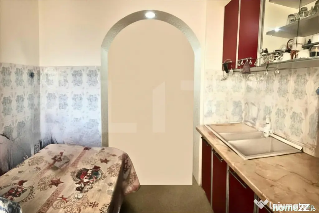 Apartament 2 camere decomandat cu balcon – zonă centrală