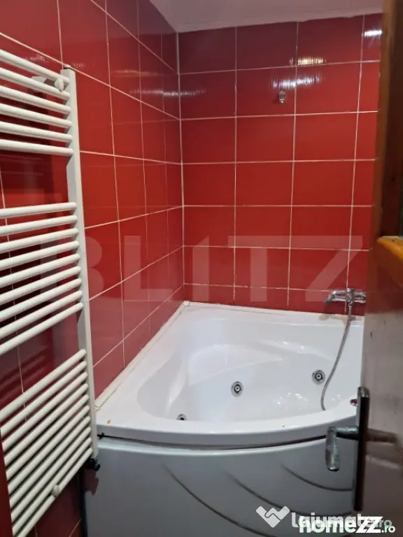 Apartament 2 camere decomandat cu balcon – zonă centrală
