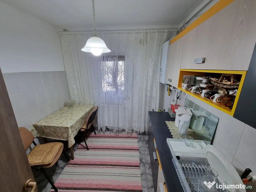 Faleza nord-apartament 2 camere decomandat cu gaze