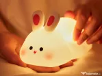 Lampă de veghe pentru copii – Iepuraș din silicon, lumină LED reglabilă