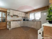 Oportunitate rară: Casă de vacanță sau Pensiune în P... 