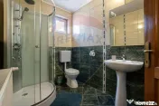 Oportunitate rară: Casă de vacanță sau Pensiune în P... 