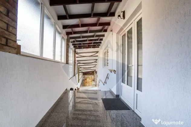 Oportunitate rară: Casă de vacanță sau Pensiune în P...