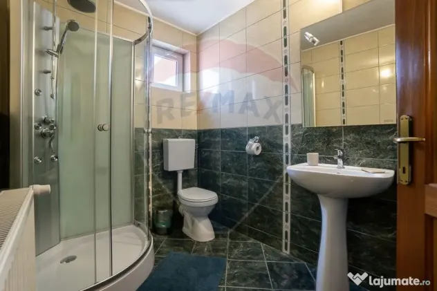 Oportunitate rară: Casă de vacanță sau Pensiune în P...