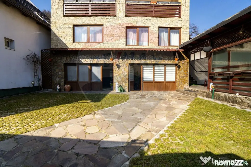 Oportunitate rară: Casă de vacanță sau Pensiune în P...