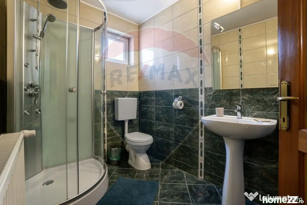 Oportunitate rară: Casă de vacanță sau Pensiune în P...