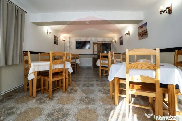 Oportunitate rară: Casă de vacanță sau Pensiune în P...