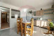 Oportunitate rară: Casă de vacanță sau Pensiune în P... 