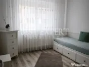 Apartament 3 camere de închiriat – zonă liniștită, par 
