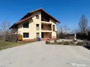 Domeniu splendid 2500 mp teren pe malul lacului Morii, vila 