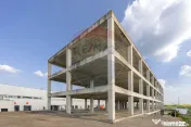 Teren cu construcție de beton, de vânzare, 3754 mp – ...