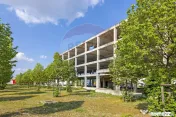 Teren cu construcție de beton, de vânzare, 3754 mp – ...