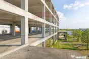 Teren cu construcție de beton, de vânzare, 3754 mp – ...