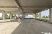 Teren cu construcție de beton, de vânzare, 3754 mp – ...