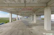 Teren cu construcție de beton, de vânzare, 3754 mp – ...