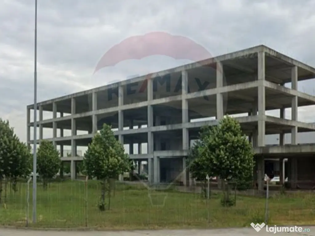 Teren cu construcție de beton, de vânzare, 3754 mp – ...