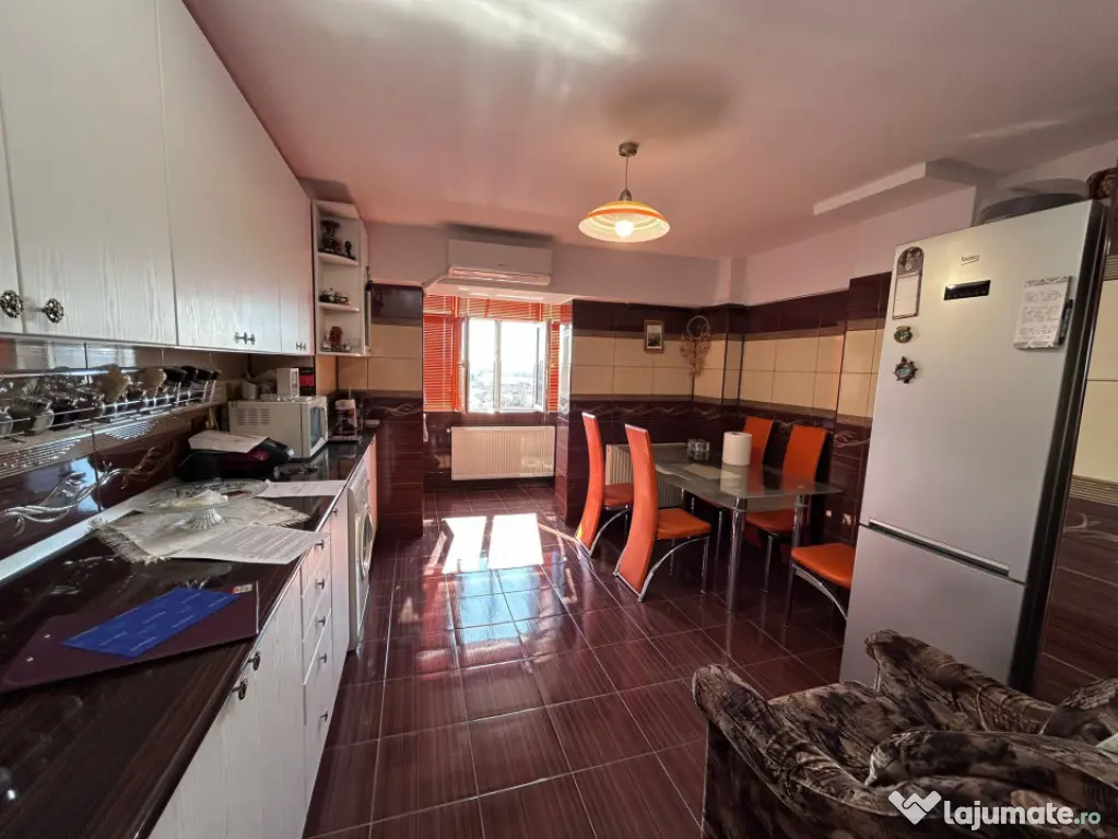- Apartament 3 camere Central, Mobilat Utilat, Renovat in to