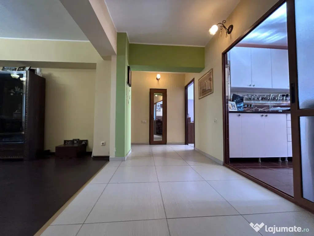 - Apartament 3 camere Central, Mobilat Utilat, Renovat in to