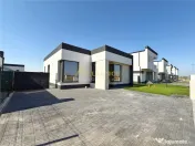 Casa individuala parter - 3 camere 2 bai dressing - teren 