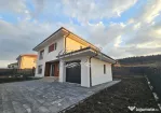 Casa spatioasa cu garaj in Chinteni