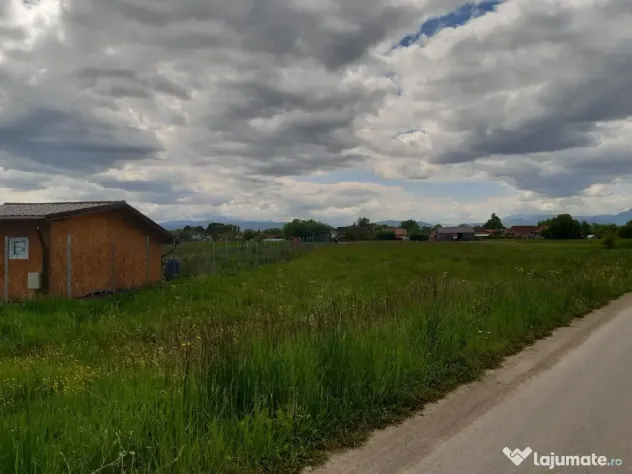 Teren intravilan construibil 2325mp utilitati central Lunca Calnicului