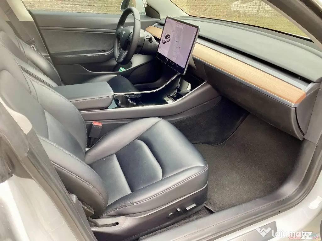Tesla Model 3 SR plus