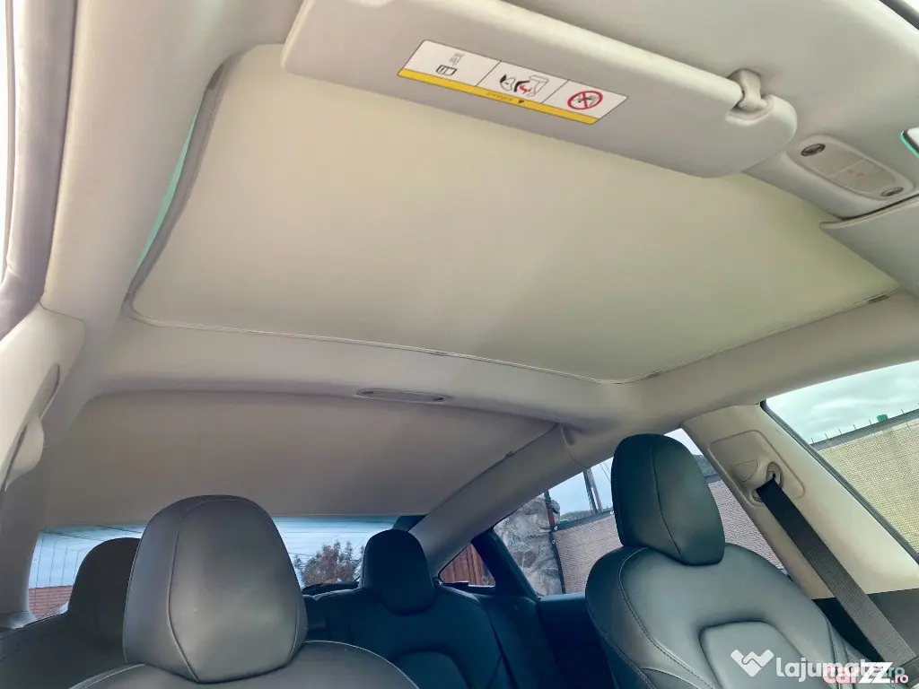 Tesla Model 3 SR plus