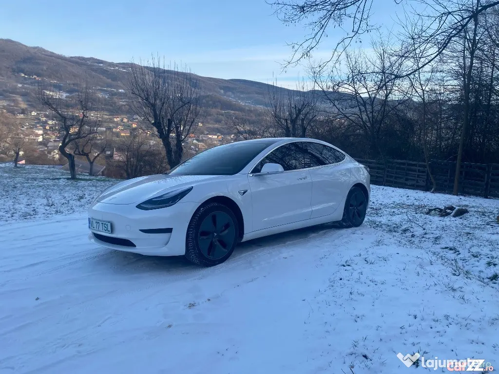 Tesla Model 3 SR plus