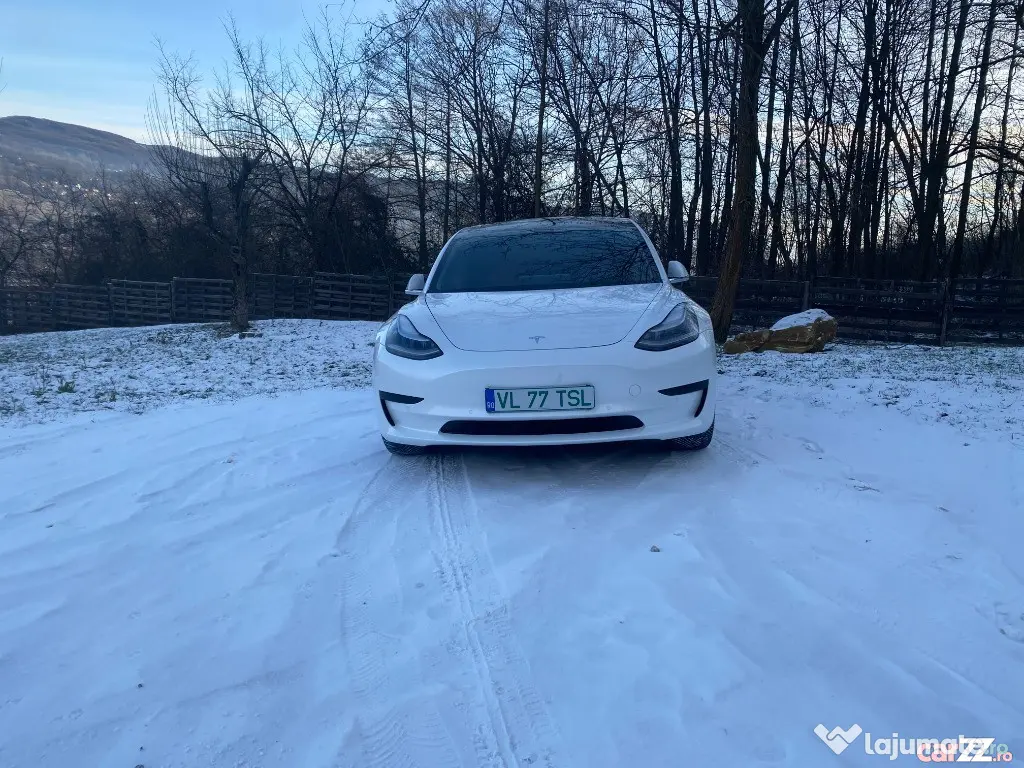 Tesla Model 3 SR plus
