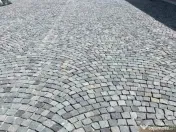 Vând și montez piatra cubica andezit 