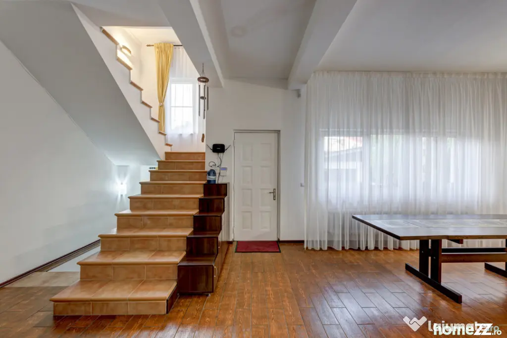 Casă S+P+E+M, 5 dormitoare, mansardă 85 mp, garaj – zona