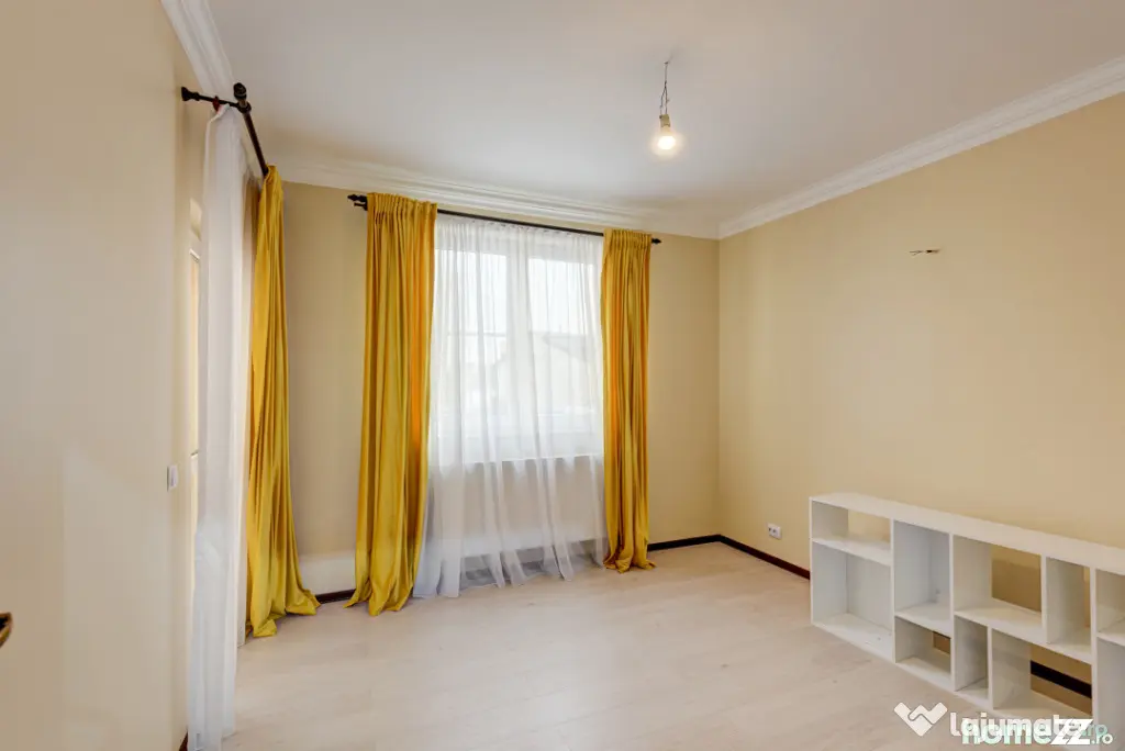 Casă S+P+E+M, 5 dormitoare, mansardă 85 mp, garaj – zona
