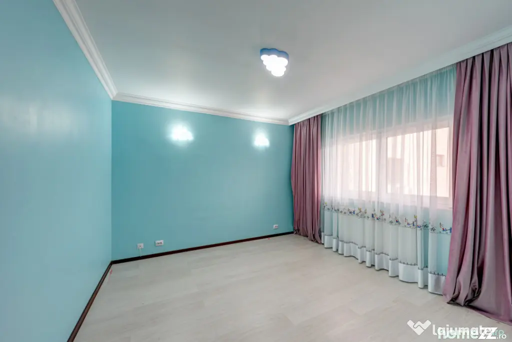 Casă S+P+E+M, 5 dormitoare, mansardă 85 mp, garaj – zona