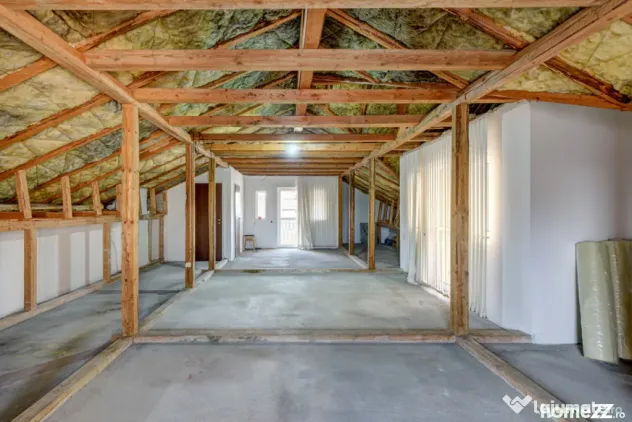 Casă S+P+E+M, 5 dormitoare, mansardă 85 mp, garaj – zona