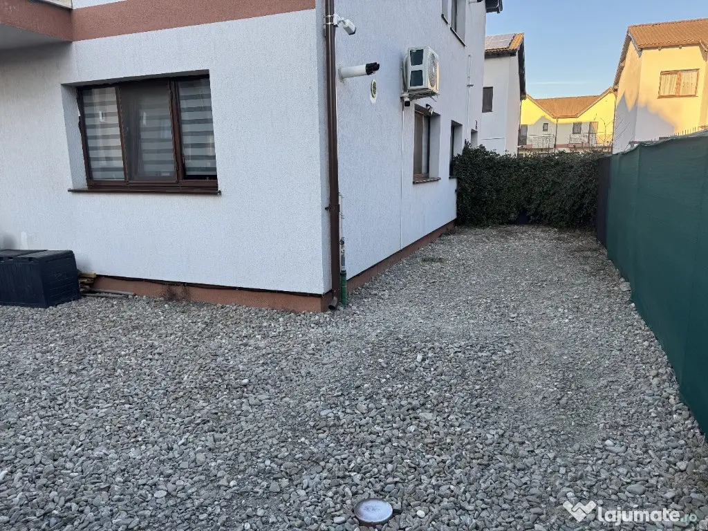 Apartament tip casa curte privata 75mp | 2 camere | parcare central