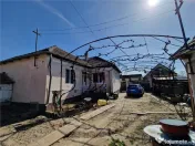 Teren mare cu 2 case in Sabolciu, com. Sacadat 