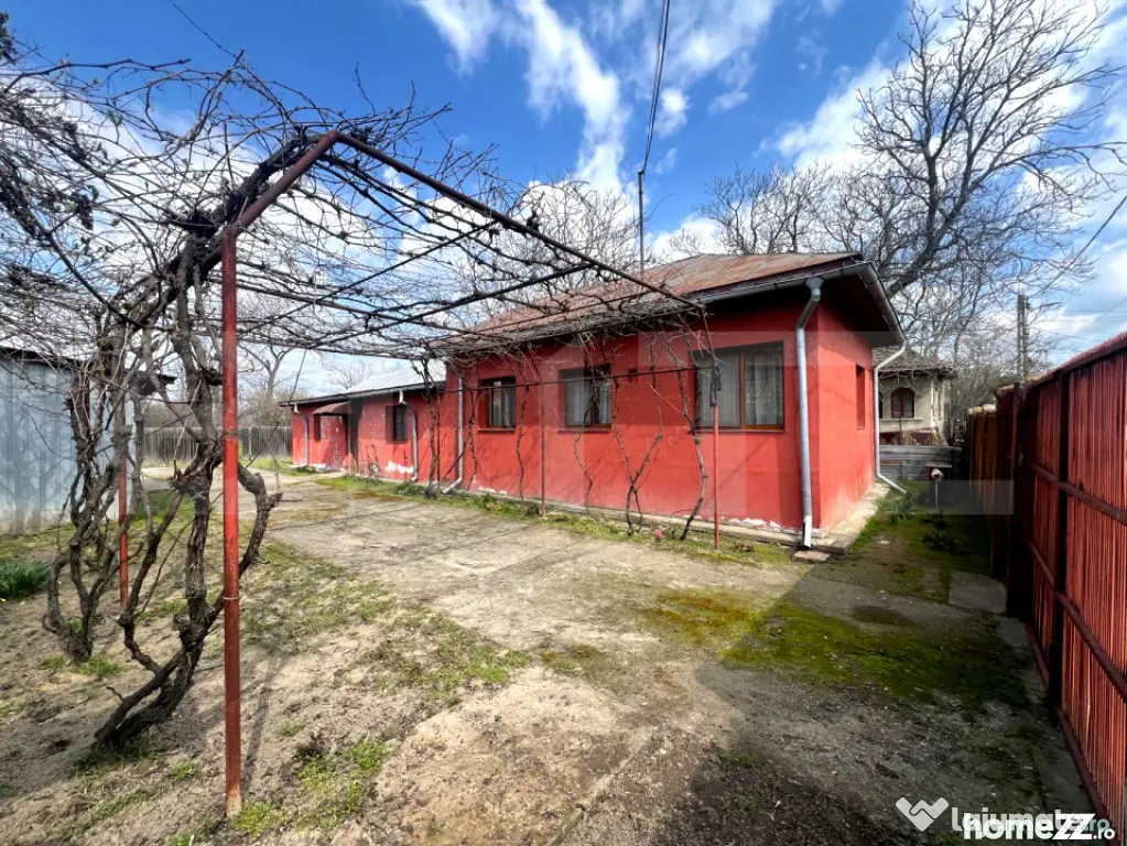 Casa pe parter, 75 mp, teren generos 2000mp, zona Troaca -Ro