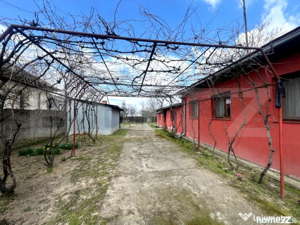 Casa pe parter, 75 mp, teren generos 2000mp, zona Troaca -Ro