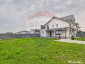 Vila moderna 5 camere P+1 de vanzare in Crevedia 