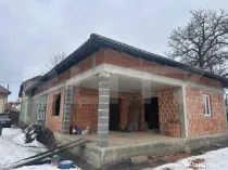 Casă la roșu, 119 mp + teren 1643 mp, zonă Halmeu