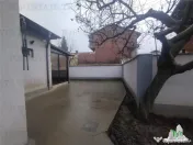 Casa individuala 4 camere cu teren 440 mp, zona linistita Po 